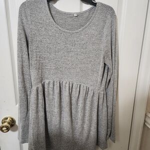 Gray Long Sleeve Knit Top Size Medium